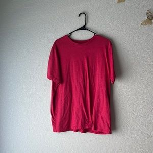 Red short sleeve tee